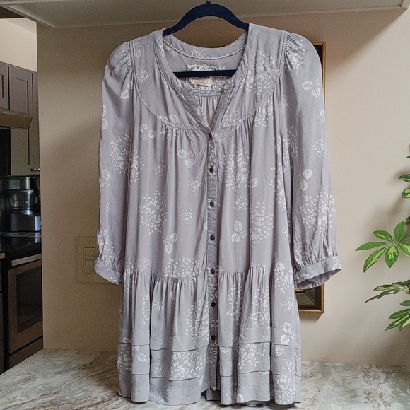 Anthropologie Tops - Anthropologie Holding Horses Gray & White Rayon Tunic Top w Pockets S